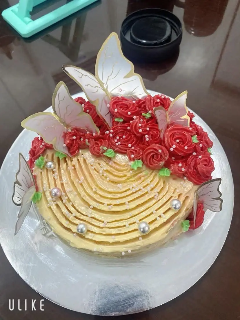 A custom cake or dessert detail prepared for an Eventify celebration.